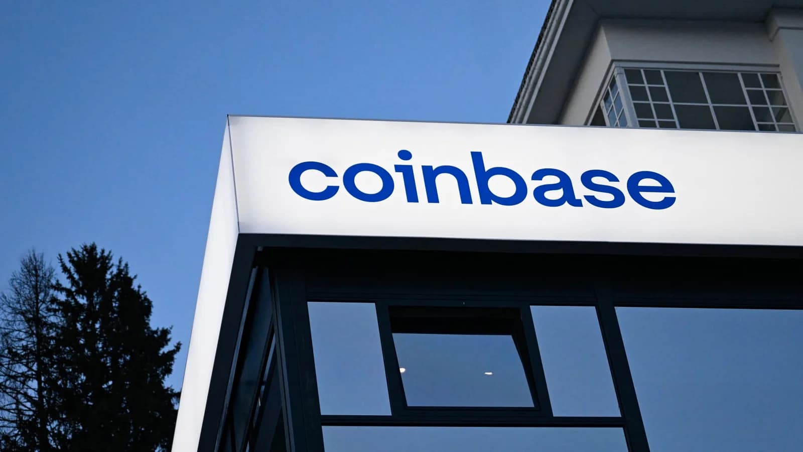Coinbase net income surges 66% in third quarter, benefiting from bitcoin investment gains